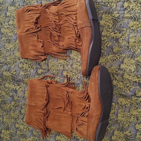 Minnetonka moccasins size 8 - Picture 2 of 8